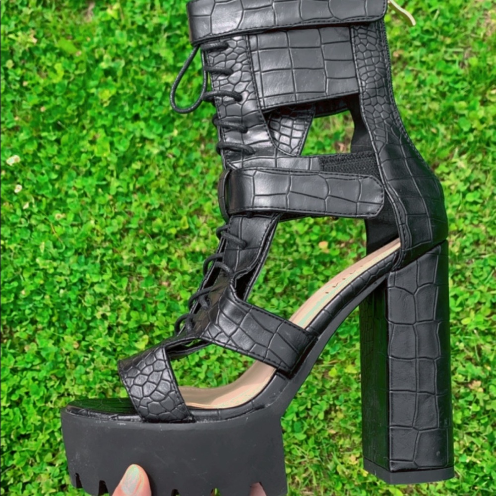 Sexy croc platform sandal booties!